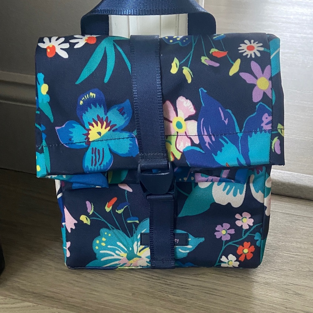 Vera Bradley Navy Floral Lunchbox